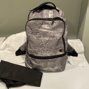 Lululemon City Adventurer backpack 17L size